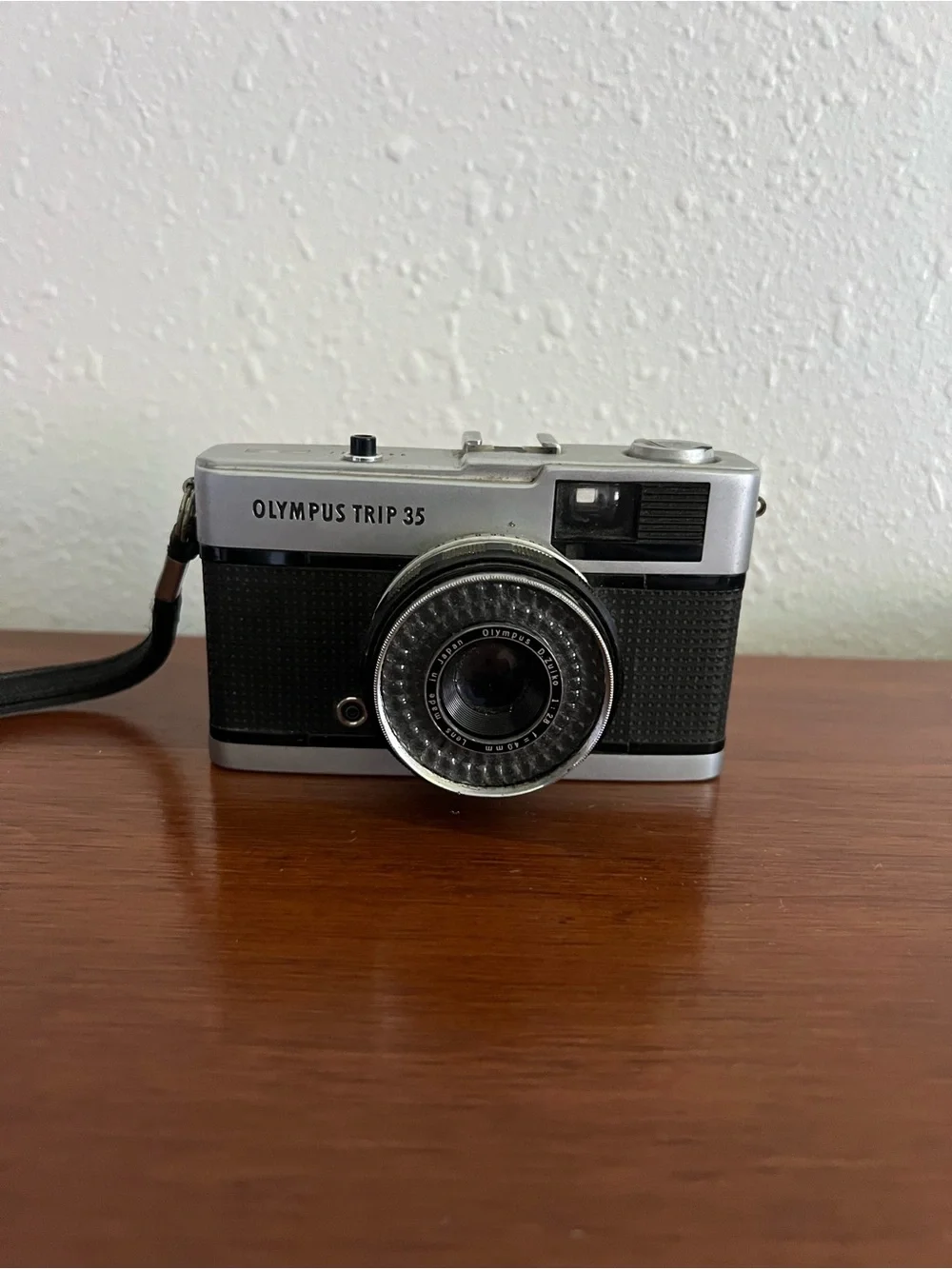 Olympus Trip 35 Silver and Black Film Camera - see description